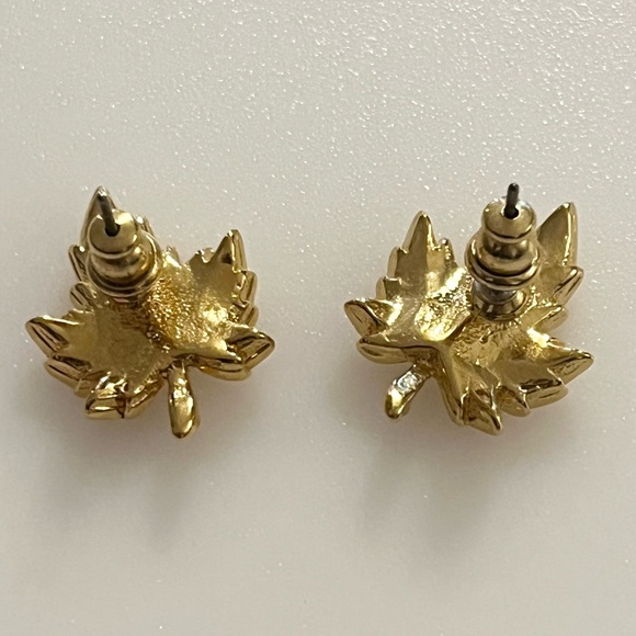 Vintage Gold Tone Maple Leaf Earrings and Matching Lapel Pin - Picture 10 of 16